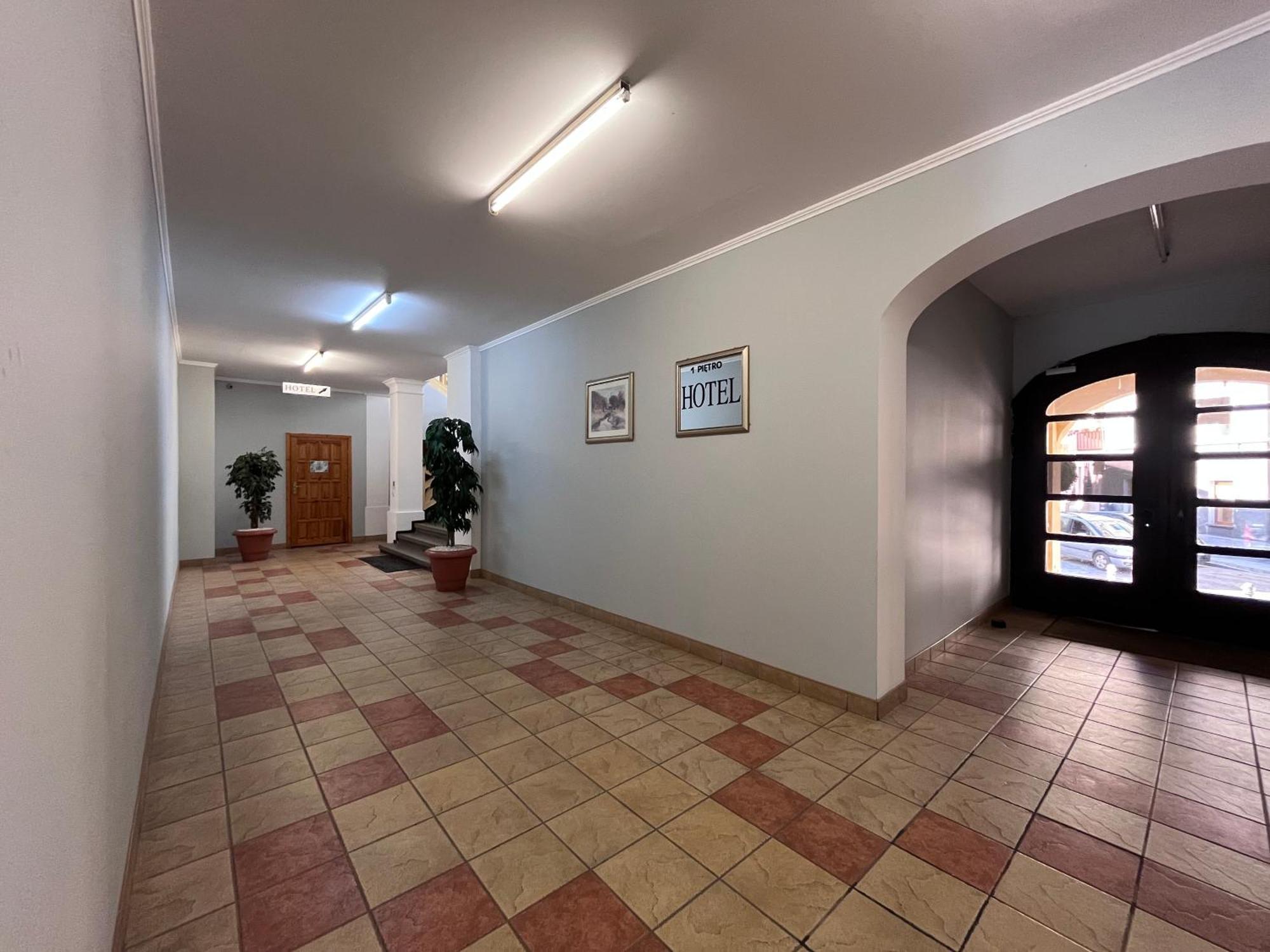 Hotel Polonia Namysłów Kültér fotó