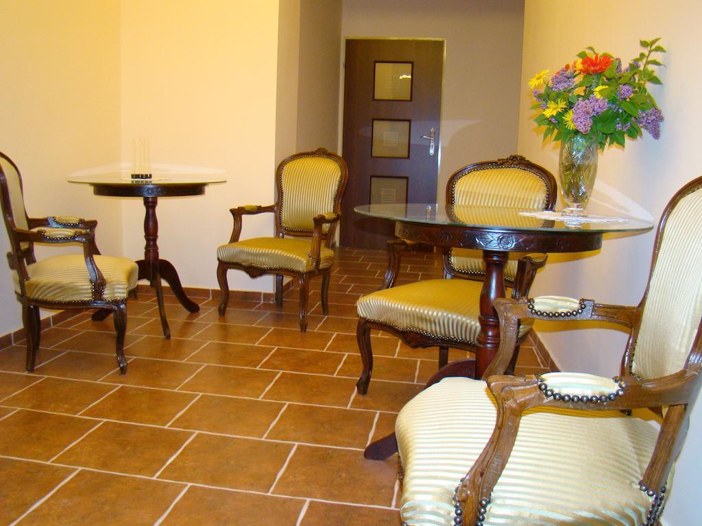 Hotel Polonia Namysłów Kültér fotó